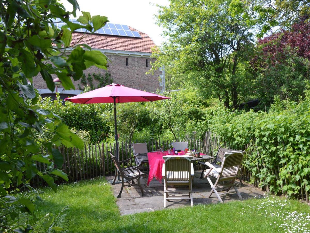 Enchanting Cottage With Terrace Garden Hamoir Exteriör bild