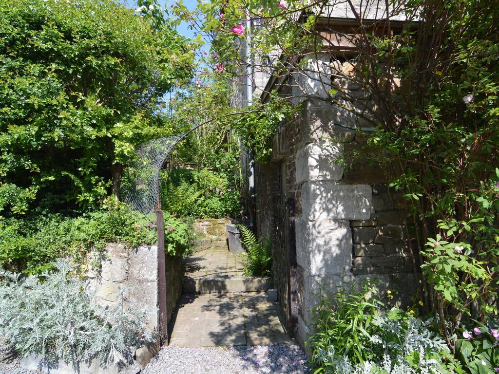 Enchanting Cottage With Terrace Garden Hamoir Exteriör bild